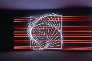 Světelné instalace promění během Signal Festivalu centrum Prahy a Dejvice v galerii pod širým nebem. Od 15. do 18. října se návštěvníci mohou těšit na působivé světelné efekty, magistrát však upozorňuje na možné dopravní komplikace a doporučuje využít MHD.