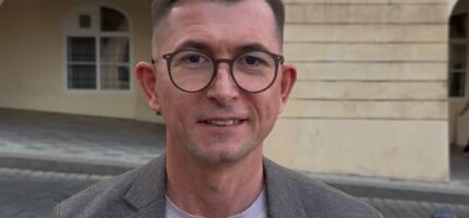 Jiří Fořt se narodil na Praze 1, kde přes pětadvacet let také podniká. Zkušenost z každodenního života v centru chce podle svých slov promítnout i do komunální politiky.