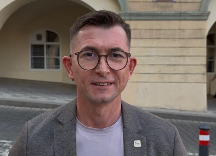 Jiří Fořt se narodil na Praze 1, kde přes pětadvacet let také podniká. Zkušenost z každodenního života v centru chce podle svých slov promítnout i do komunální politiky.