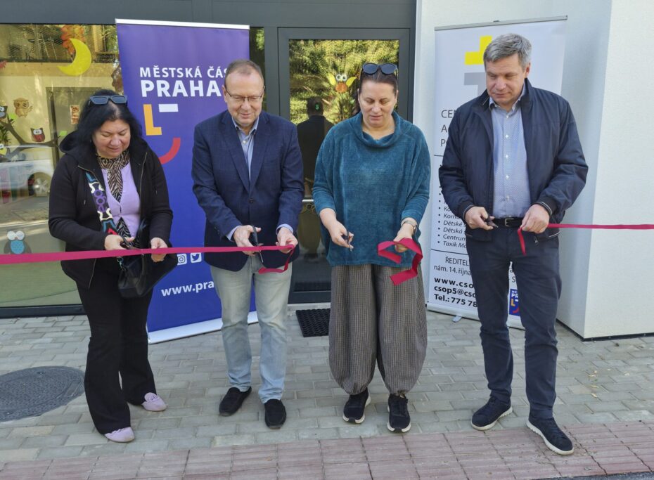 Dětskou skupinu otevřeli starosta Lukáš Herold (vpravo) a 1. místostarosta Petr Lachnit.