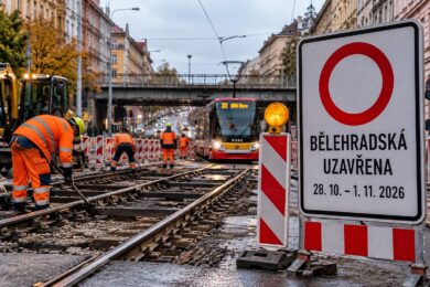 Oprava tramvajové trati v Bělehradské ulici omezí od 28. října do 1. listopadu dopravu mezi Otakarovou a Rumunskou ulicí. Práce zahrnují opravy tramvajové infrastruktury, trolejového vedení i povrchů vozovky. Uzavírky budou probíhat postupně po jednotlivých úsecích.