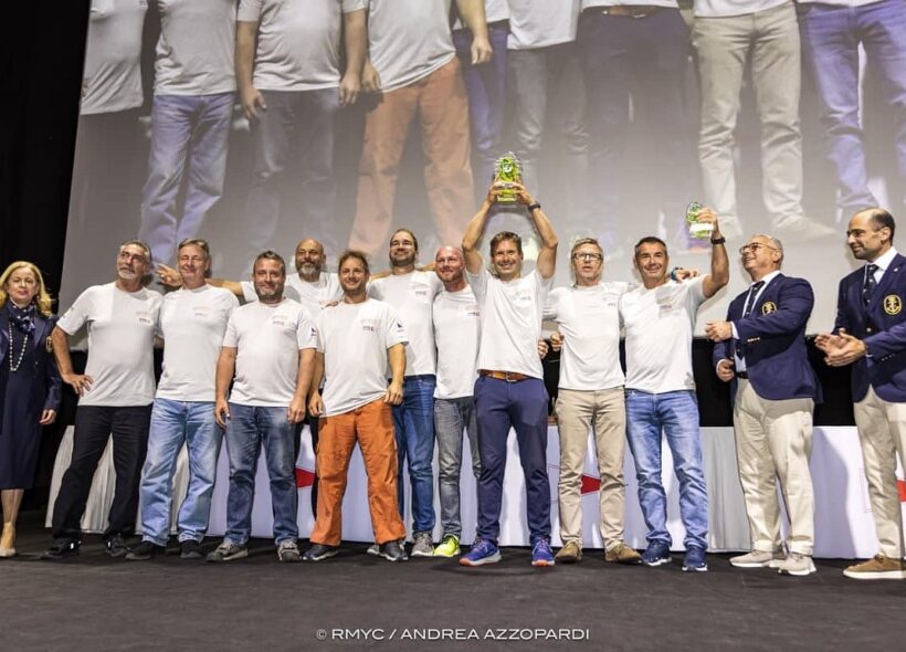 Český Tři sestry Sailing Team slaví mimořádný úspěch na prestižním Rolex Middle Sea Race 2026. Posádka s baskytaristou Tří sester Tomem Doležalem a kapitánem Milanem Hájkem zvítězila na jachtě Daring Sisters v kategorii ORC 3, kde porazila dalších 15 soupeřů.