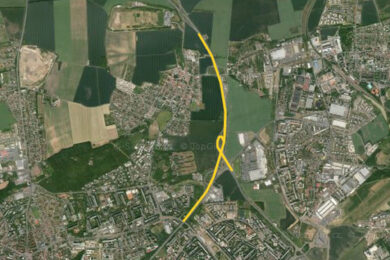 Mapové znázornění 4,3 kilometru dlouhého úseku Cínovecké ulice, kde Technická správa komunikací od 23. října do 10. prosince opraví vozovku ve směru do centra. Řidiče čekají dopravní omezení a změny ve vedení provozu.