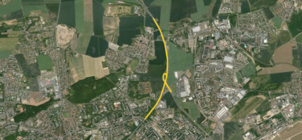 Mapové znázornění 4,3 kilometru dlouhého úseku Cínovecké ulice, kde Technická správa komunikací od 23. října do 10. prosince opraví vozovku ve směru do centra. Řidiče čekají dopravní omezení a změny ve vedení provozu.