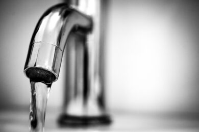Prahu čekají další plánované odstávky pitné vody. V úterý 27. a ve čtvrtek 29. října zasáhnou vybrané adresy v několika městských částech. Nejdelší omezení potrvá na Smíchově až 15 hodin.