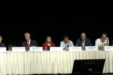 Sedm lídrů kandidujících uskupení se v hotelu Olšanka střetlo v předvolební debatě o budoucnosti Prahy 3. Hlavními tématy byly bydlení, školy, bezpečnost, doprava a parkování.
