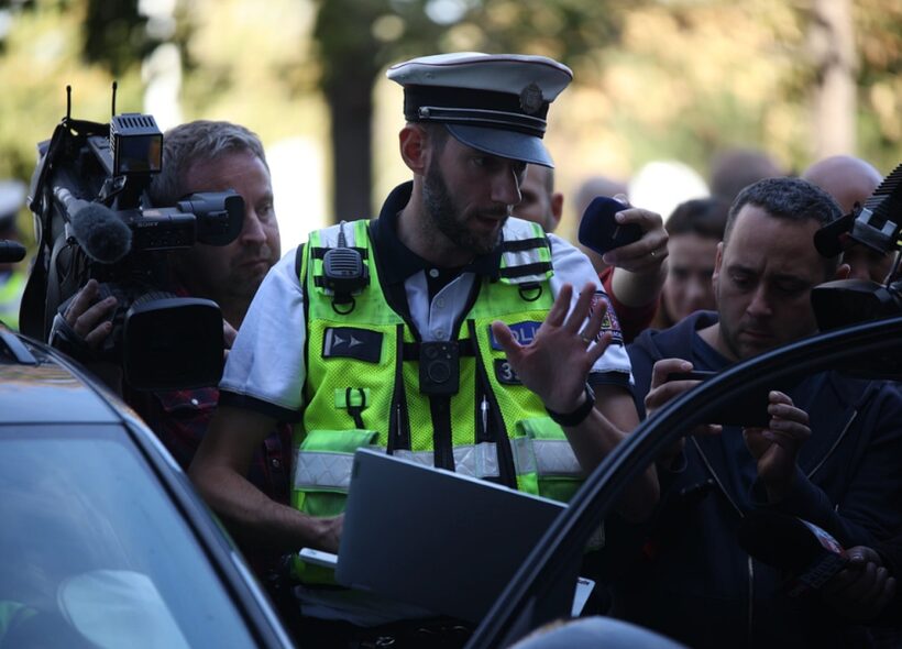 Nový mobilní hlukoměr už pražští dopravní policisté vyzkoušeli přímo v terénu. Jedno z prvních měření proběhlo v polovině září ve Štěrboholech.