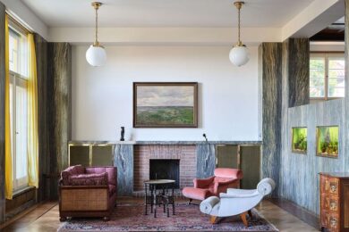 Reprezentativní obytný prostor Müllerovy vily v Praze 6 ukazuje jedinečný rukopis architekta Adolfa Loose, který propojil ušlechtilé materiály, promyšlené uspořádání místností a pohodlí rodinného domova. Po více než roce a půl se vila znovu otevřela veřejnosti a návštěvníky zavede i do dosud nepřístupných prostor.